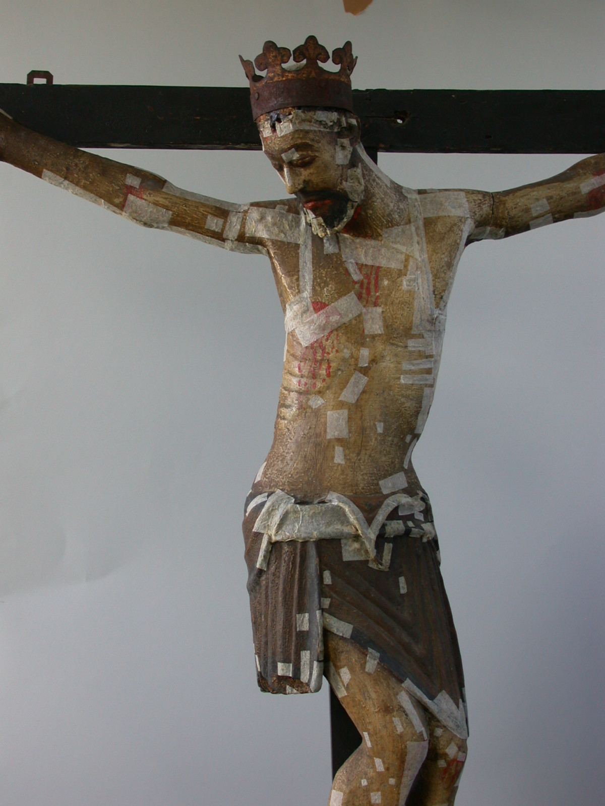Romanisches Kruzifix vor der Restaurierung