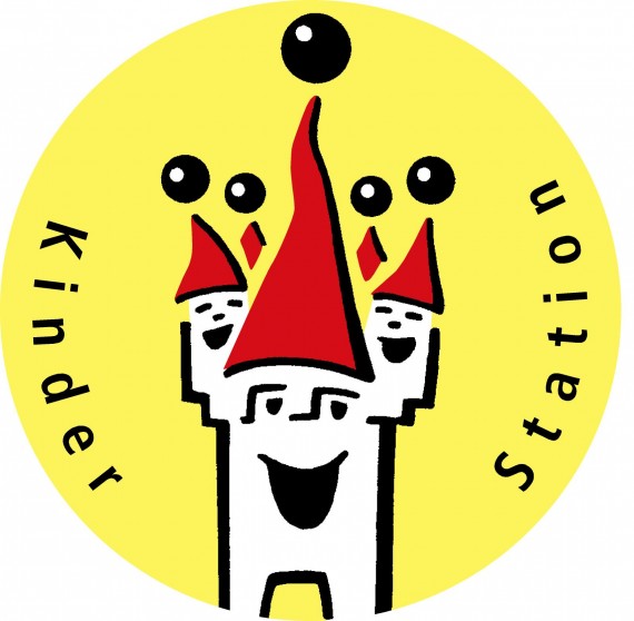 Logo der Kinderstationen: Gelber Kreis mit dem Clipart des lächelnden Fünfknopfturmes