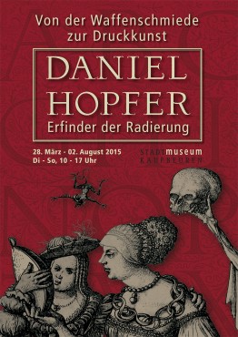 Plakat Daniel-Hopfer-Ausstellung: &quot;Von der Waffenschmiede zur Druckkuns; Daniel Hopfer. Erfinder der Radierung&quot;. Unten zwei gezeichnete Frauen, die sich im Spiegel ansehen. Hinter ihnen eine Skeletthand, die einen Totenkopf hält