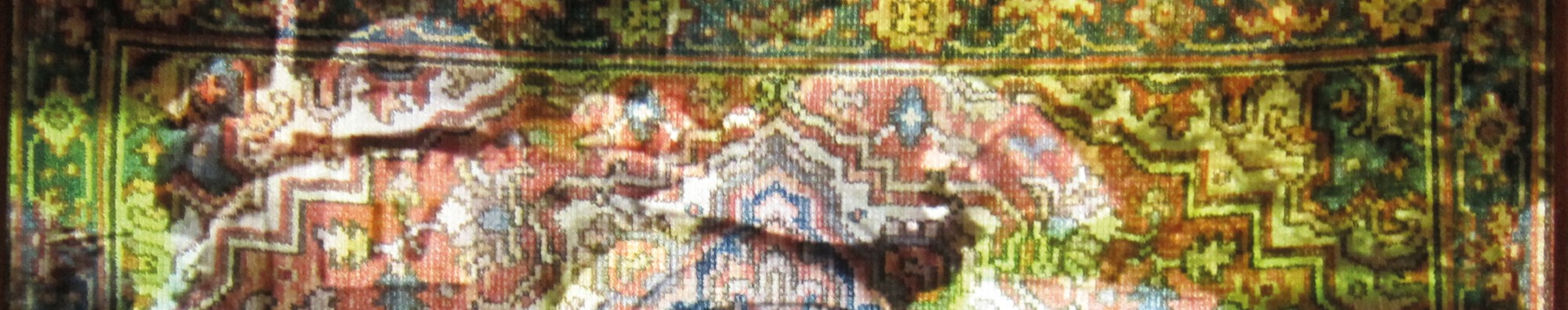 Wandteppich mit Muster mit Personen im gleichen Muster auf dem Teppich